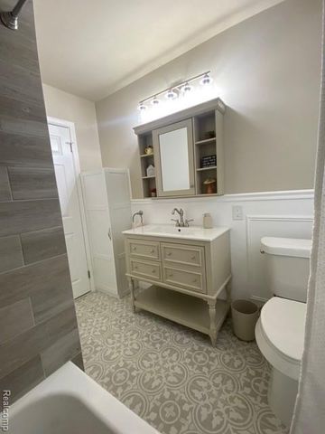 8998 Quandt Avenue, Allen Park, MI 48101