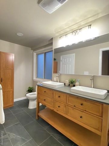 8998 Quandt Avenue, Allen Park, MI 48101