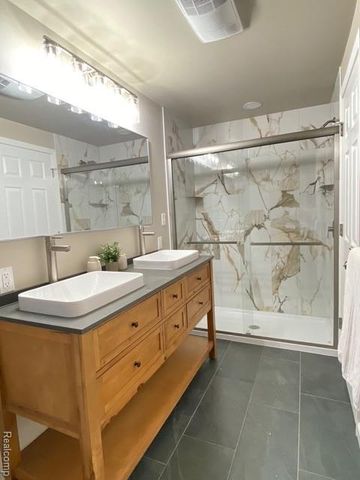 8998 Quandt Avenue, Allen Park, MI 48101