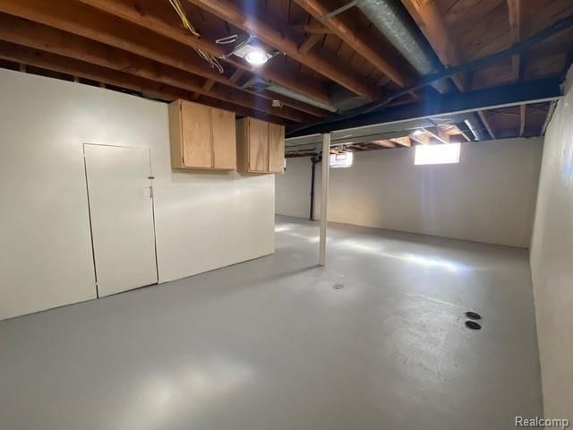 8998 Quandt Avenue, Allen Park, MI 48101