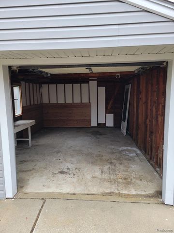 8998 Quandt Avenue, Allen Park, MI 48101