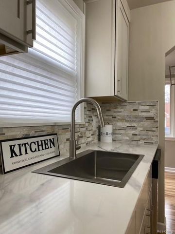 8998 Quandt Avenue, Allen Park, MI 48101