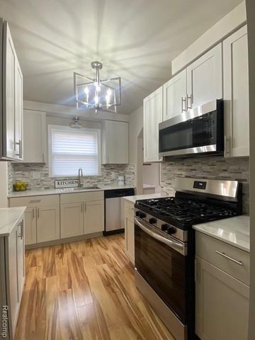 8998 Quandt Avenue, Allen Park, MI 48101