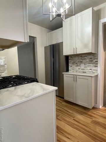 8998 Quandt Avenue, Allen Park, MI 48101