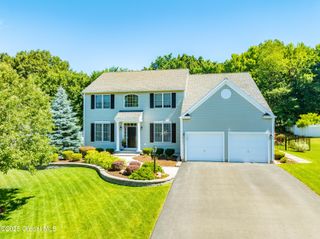 44 Shinnecock Hills Drive, Colonie, NY 12205