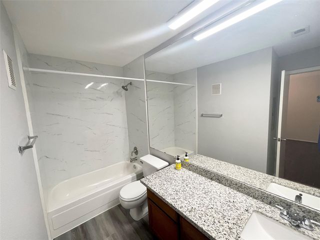 14550 Fonmeadow Drive 806, Houston, TX 77035