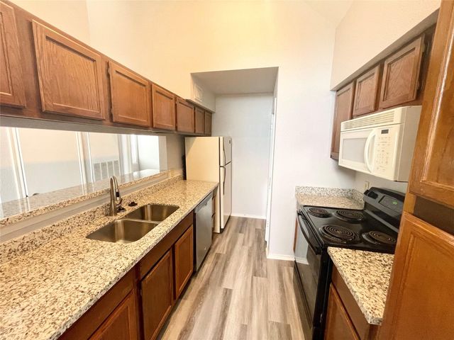 14550 Fonmeadow Drive 806, Houston, TX 77035