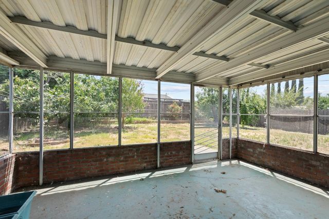 4242 Cortright Way, North Highlands, CA 95660