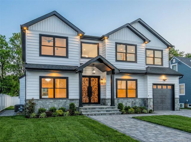 3860 Hudson Avenue, Seaford, NY 11783