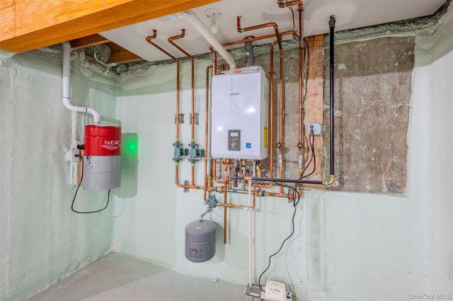 3860 Hudson Avenue, Seaford, NY 11783