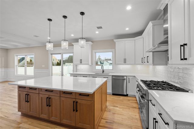 3860 Hudson Avenue, Seaford, NY 11783