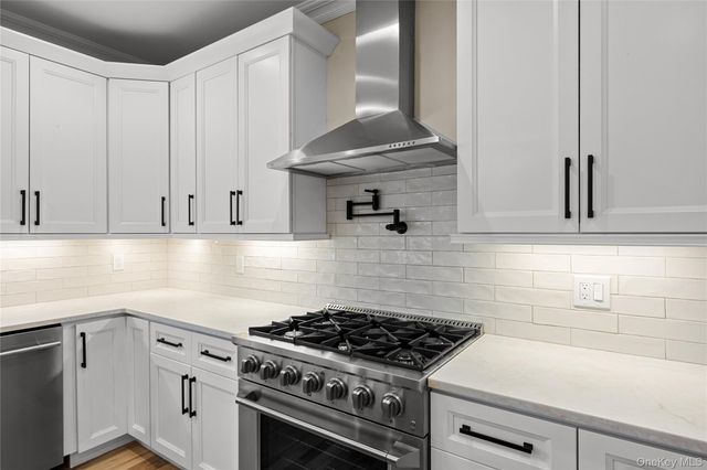 3860 Hudson Avenue, Seaford, NY 11783