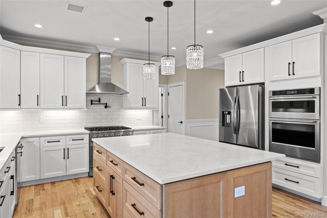 3860 Hudson Avenue, Seaford, NY 11783