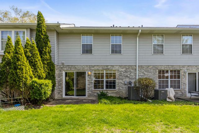 694 N Tamarac Boulevard, Addison, IL 60101