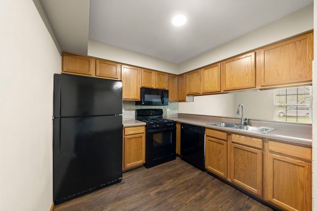 694 N Tamarac Boulevard, Addison, IL 60101