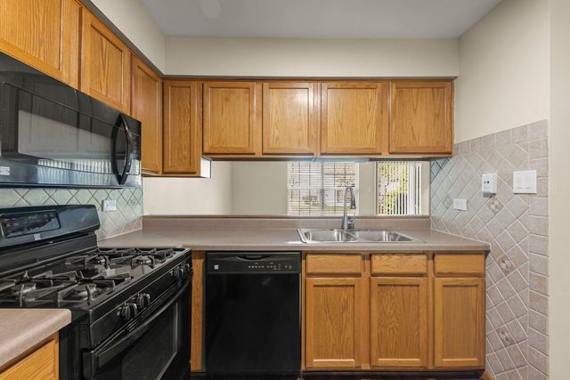 694 N Tamarac Boulevard, Addison, IL 60101