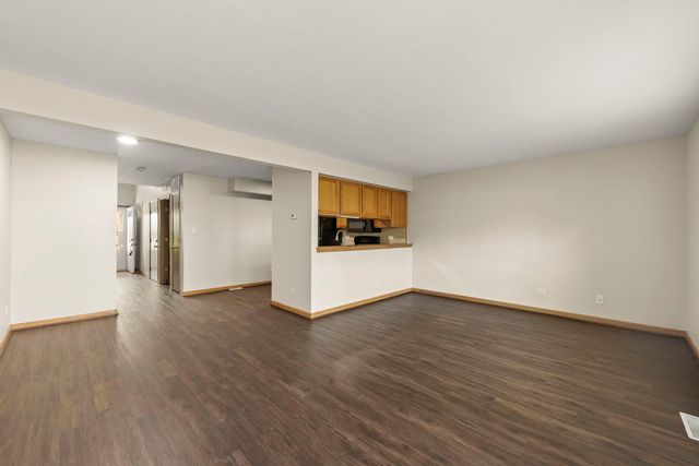 694 N Tamarac Boulevard, Addison, IL 60101