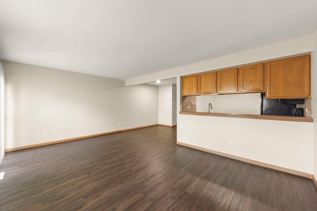 694 N Tamarac Boulevard, Addison, IL 60101