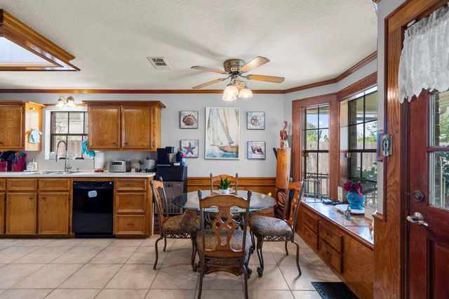3902 18th Street N, Texas City, TX 77590