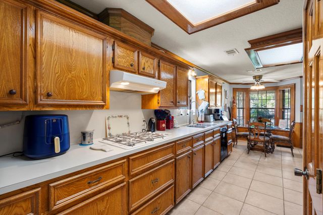 3902 18th Street N, Texas City, TX 77590