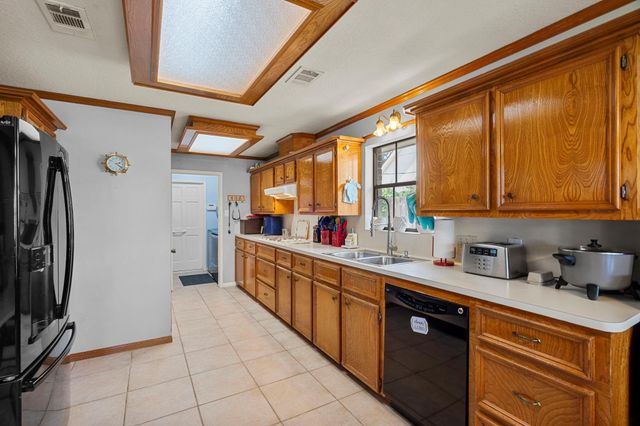 3902 18th Street N, Texas City, TX 77590