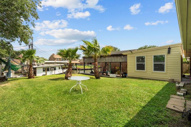 3902 18th Street N, Texas City, TX 77590