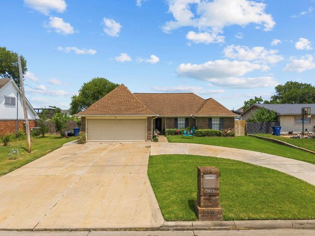 3902 18th Street N, Texas City, TX 77590