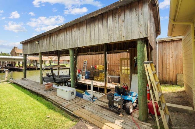 3902 18th Street N, Texas City, TX 77590