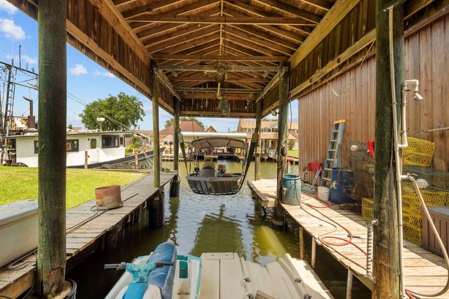 3902 18th Street N, Texas City, TX 77590