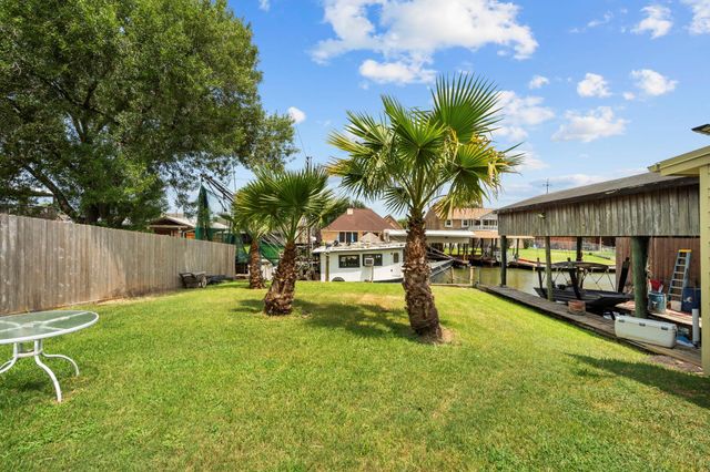 3902 18th Street N, Texas City, TX 77590