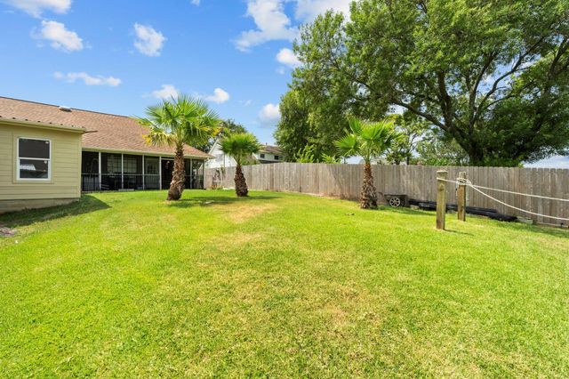 3902 18th Street N, Texas City, TX 77590