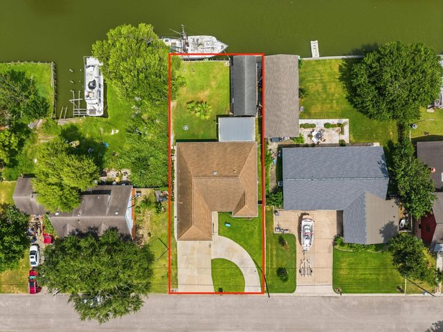3902 18th Street N, Texas City, TX 77590