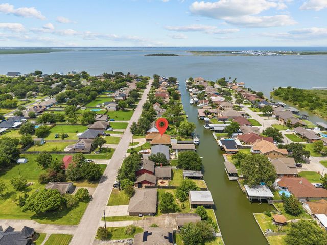 3902 18th Street N, Texas City, TX 77590