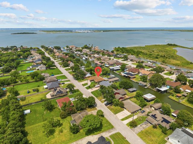 3902 18th Street N, Texas City, TX 77590