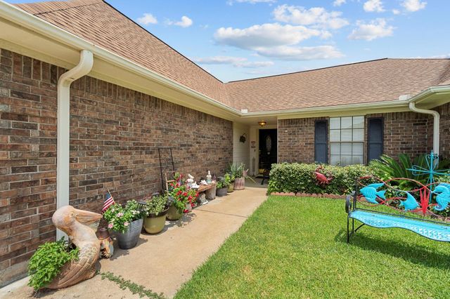 3902 18th Street N, Texas City, TX 77590