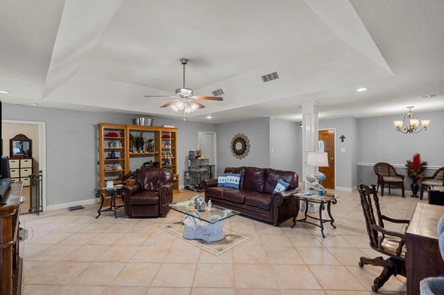 3902 18th Street N, Texas City, TX 77590