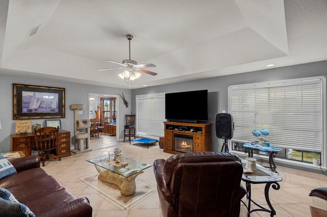 3902 18th Street N, Texas City, TX 77590