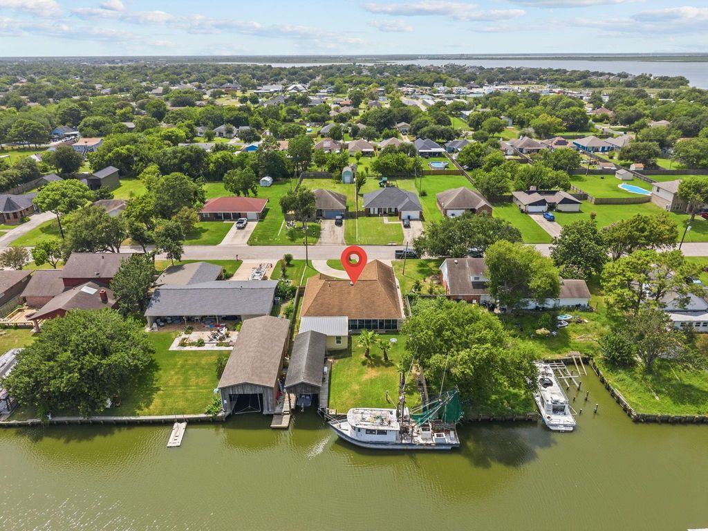 3902 18th Street N, Texas City, TX 77590