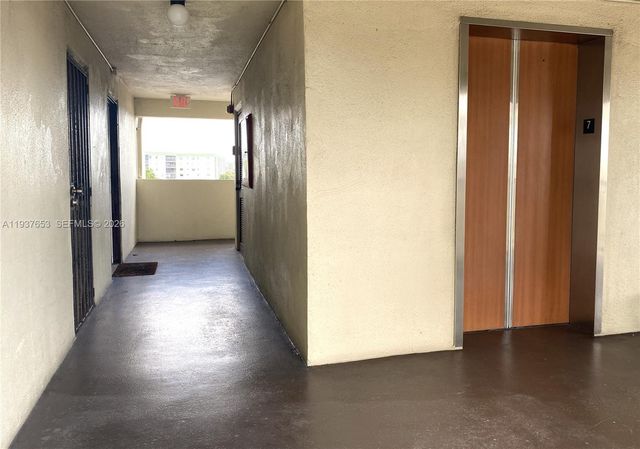 2322 S Cypress Bend Dr 711, Pompano Beach, FL 33069