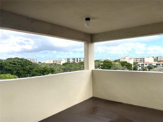 2322 S Cypress Bend Dr 711, Pompano Beach, FL 33069