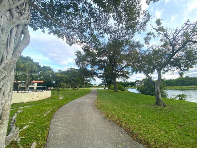 2322 S Cypress Bend Dr 711, Pompano Beach, FL 33069