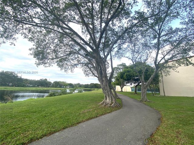 2322 S Cypress Bend Dr 711, Pompano Beach, FL 33069