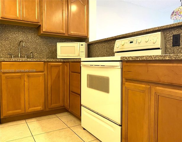 2322 S Cypress Bend Dr 711, Pompano Beach, FL 33069