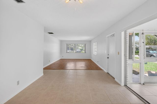 10136 S 42nd Avenue S, Boynton Beach, FL 33436