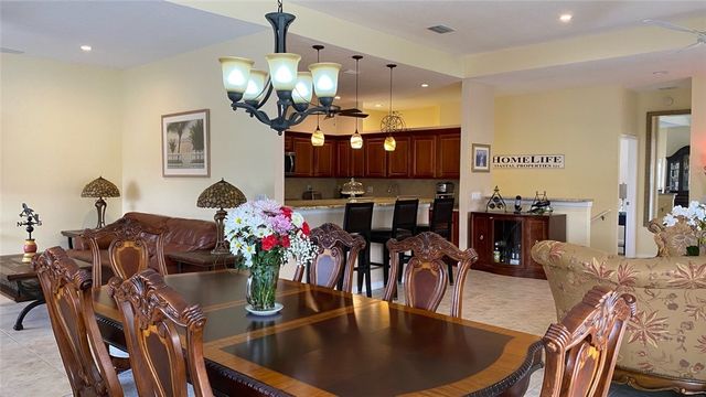 504 7th Square 201, Vero Beach, FL 32962