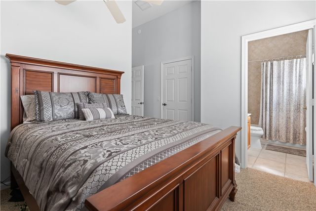 504 7th Square 201, Vero Beach, FL 32962