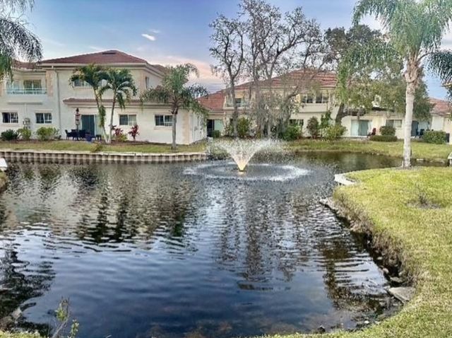 504 7th Square 201, Vero Beach, FL 32962