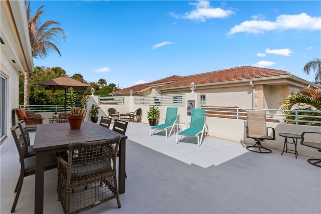 504 7th Square 201, Vero Beach, FL 32962