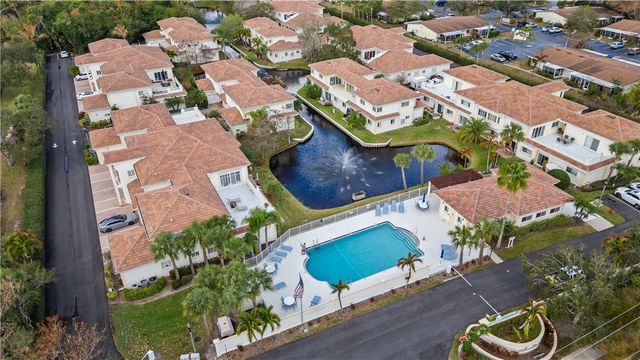 504 7th Square 201, Vero Beach, FL 32962