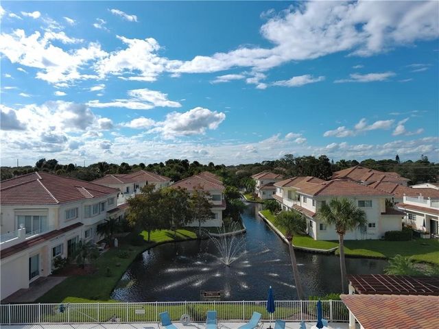504 7th Square 201, Vero Beach, FL 32962